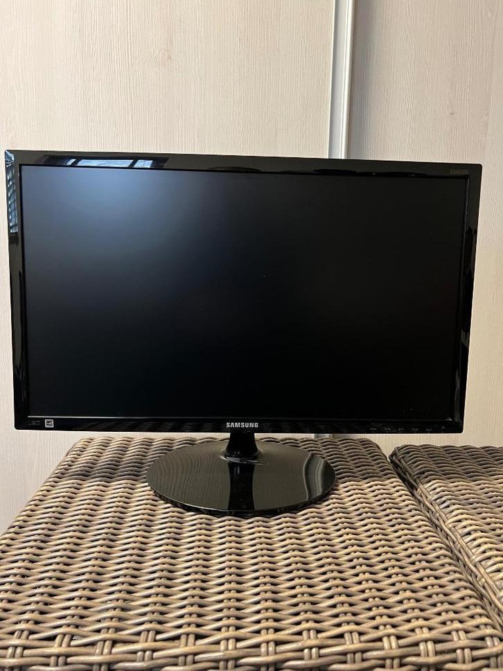 Samsung 24 inch monitor, Computers en Software, Monitoren, Zo goed als nieuw, 60 Hz of minder, HDMI, VGA, Kantelbaar, Full HD