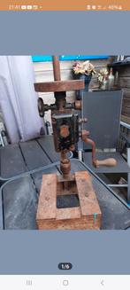 Handbediende ixion kolomboormachine  handboormachine antiek, Ophalen