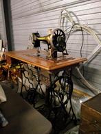 Singer naaimachine meubel met naaimachine en naaidoos, Ophalen