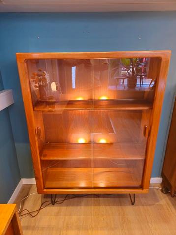 Vintage Deense Vitrinekast Vitrine Kast Kastje Silkeborg beschikbaar voor biedingen