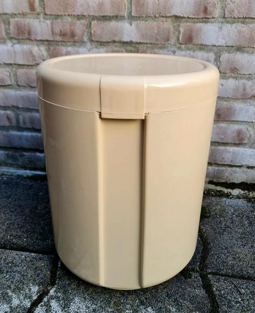 Guzzini badkamermeubel kleine tafel Space Age beige mooi, Verzamelen, Retro, Huis en Inrichting, Ophalen