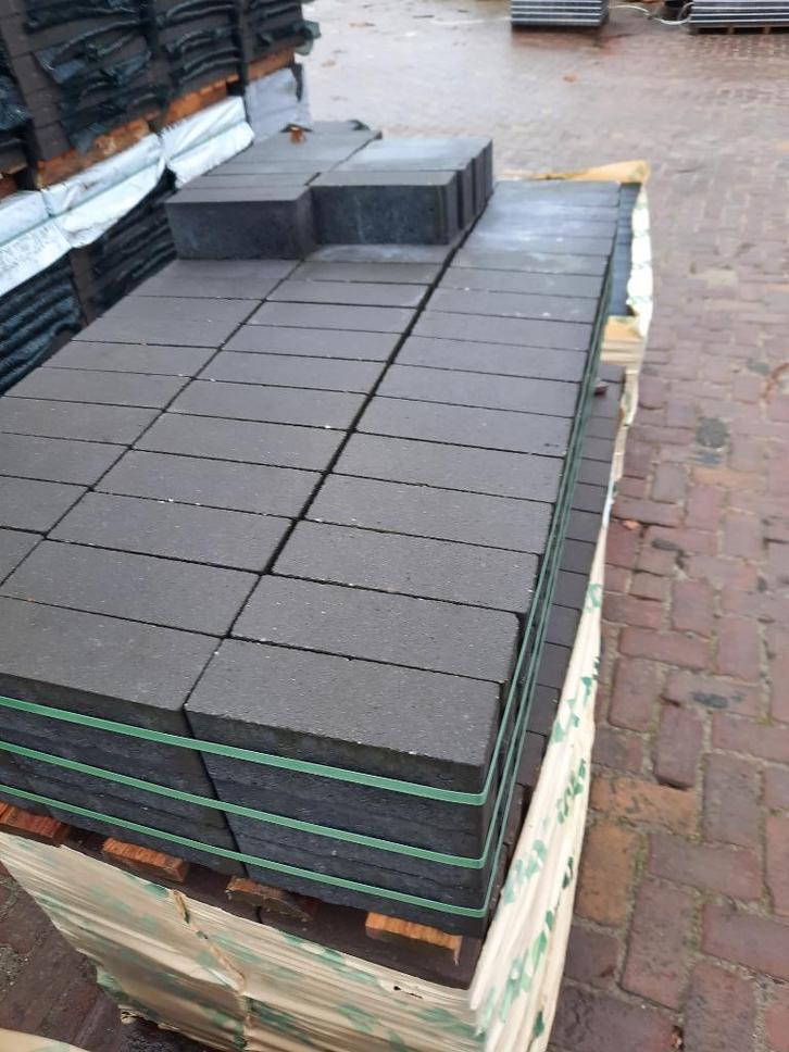 Partij van 11 m2 dikformaat beton, 4 verschillende kleuren, Tuin en Terras, Tegels en Klinkers, Nieuw, Klinkers, Beton, 10 m² of meer