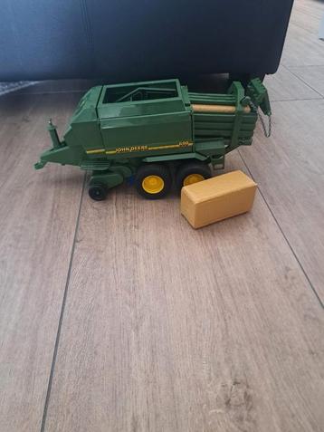 Bruder John Deere balenpers beschikbaar voor biedingen