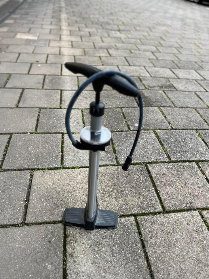 RSP fietspomp met bar- en psi-meter – stevig en betrouwbaar, Fietsen en Brommers, Fietsaccessoires | Fietspompen, Zo goed als nieuw