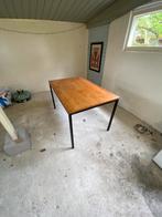 Vintage eettafel met vier stoelen, Huis en Inrichting, Tafels | Eettafels, 100 tot 150 cm, Gebruikt, Metaal, Rechthoekig