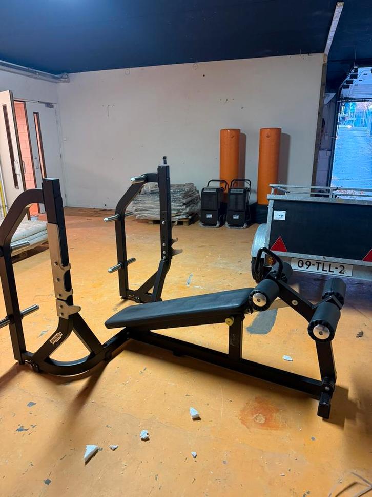 Technogym pure strength decline halterbank / bankdruk / gym, Sport en Fitness, Fitnessmaterialen, Zo goed als nieuw, Overige typen