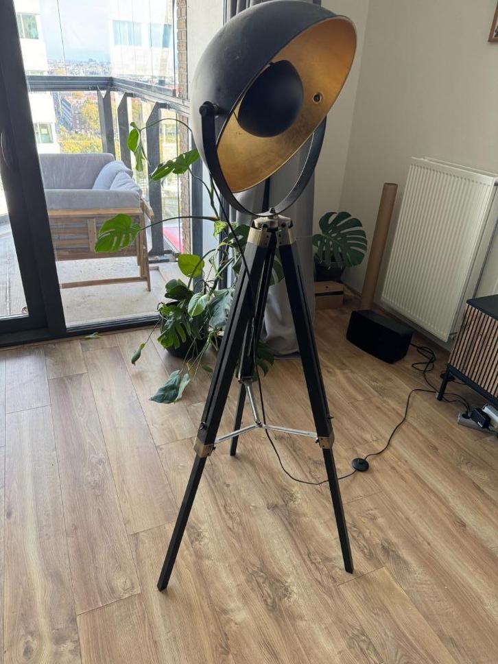 Industriële vloerlamp, Huis en Inrichting, Lampen | Vloerlampen, Zo goed als nieuw, 150 tot 200 cm, Hout, Metaal, Ophalen