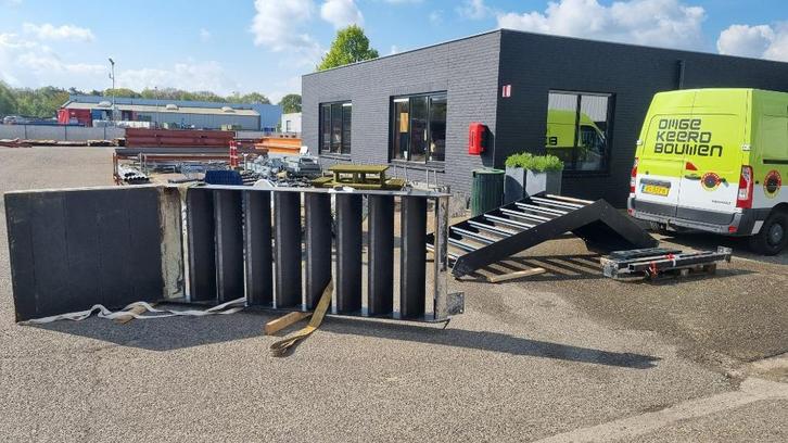 Dubbele kwartslagtrap trap staal steen ( 478 ), Doe-het-zelf en Verbouw, Ladders en Trappen, Gebruikt, Minder dan 2 meter, Ophalen