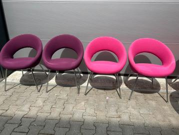 Artifort Nina stoel in meerdere kleuren verkrijgbaar beschikbaar voor biedingen