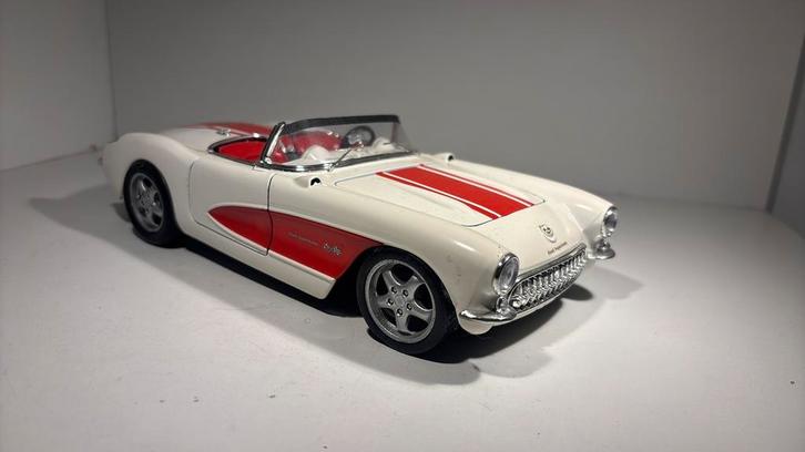 Chevrolet corvette 1957 custom wheels bburago 1.18, Hobby en Vrije tijd, Modelauto's | 1:18, Zo goed als nieuw, Bburago, Ophalen of Verzenden