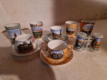 11 delig oud servies met afbeelfingen van plaatsen beschikbaar voor biedingen