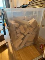 Grote houten blokken in bak, Kinderen en Baby's, Speelgoed | Bouwstenen, Ophalen, Gebruikt, Overige merken