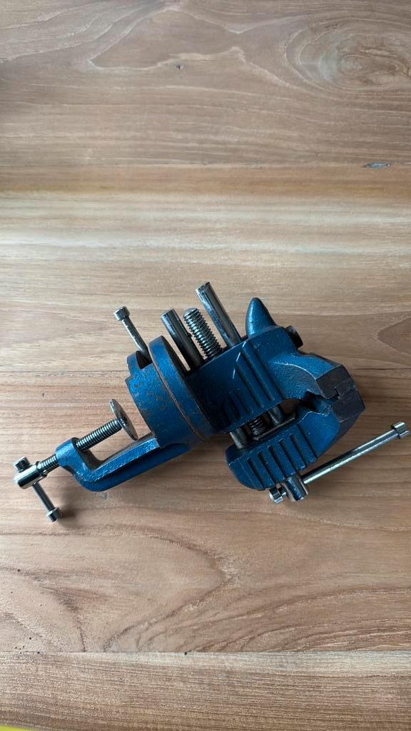 Bankschroef met draaifunctie, Doe-het-zelf en Verbouw, Gereedschap | Handgereedschap, Zo goed als nieuw, Ophalen of Verzenden