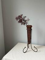 Vintage castiron & rotan vaas in houder h33cm, Huis en Inrichting, Overige materialen, Overige kleuren, Ophalen of Verzenden, Zo goed als nieuw