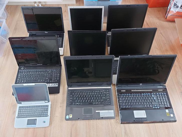 Te koop 10 laptops met defect, Computers en Software, Windows Laptops, 15 inch, 2 tot 3 Ghz, Ophalen of Verzenden