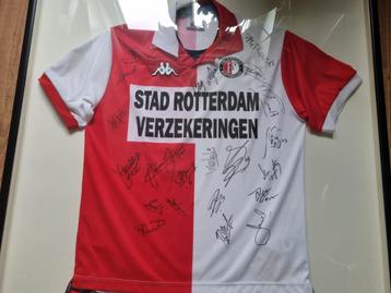 Ingelijst gesigneerd Feyenoord shirt. 2000 - 2001 beschikbaar voor biedingen