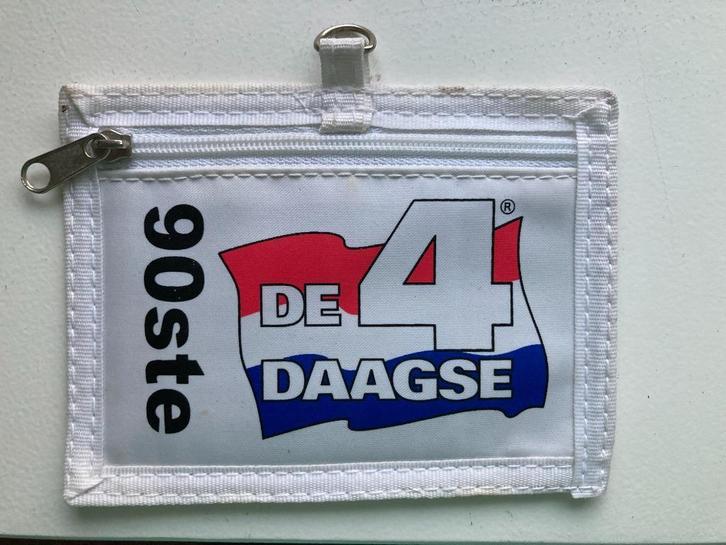 Kaarthouder met startkaart 90ste Vierdaagse Nijmegen, Verzamelen, Overige Verzamelen, Zo goed als nieuw, Ophalen of Verzenden