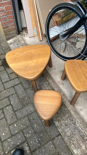 Eiken houten bijzettafeltjes beschikbaar voor biedingen