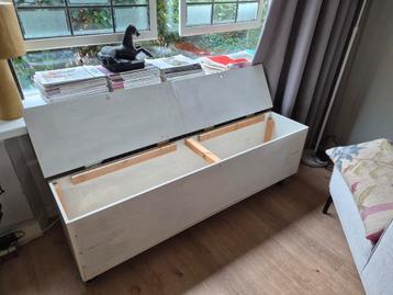 Opberg kist/ bak op wielen klepbak. beschikbaar voor biedingen