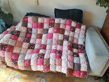 Zelf gemaakte puff quilt. beschikbaar voor biedingen