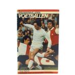 Spelenderwijs leren voetballen, Ophalen of Verzenden, Gelezen, Balsport