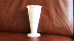 Vintage Anchor Hocking witte melkglas vaas, Wit, Ophalen of Verzenden, Minder dan 50 cm, Glas