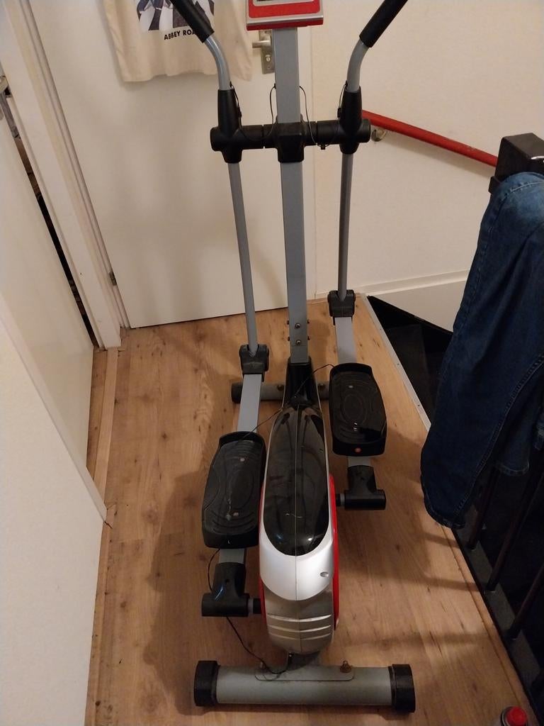 Crosstrainer in goede staat - te koop T.E.A.B!, Sport en Fitness, Ophalen, Crosstrainer, Metaal, Buik