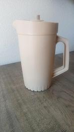 Tupperware schenkkan, sapkan beige, Ophalen of Verzenden, Zo goed als nieuw, Crème, Beker of Kan