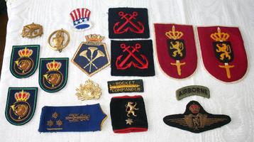 Diverse vintage militaire patches meest Belgisch beschikbaar voor biedingen