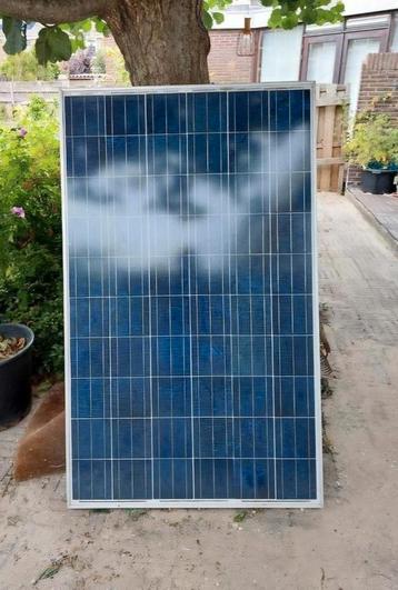 Twee zonnepanelen  beschikbaar voor biedingen
