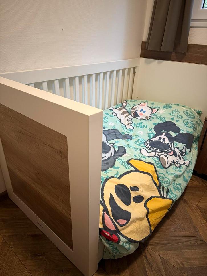 Ledikant (baby en junior) met matras, deken en dekbed, Kinderen en Baby's, Babywiegjes en Ledikanten, Zo goed als nieuw, Ledikant