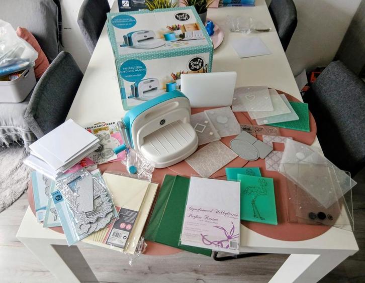 Love2Craft kaarten maker/papiersnijder (A5) ••Complete set••, Hobby en Vrije tijd, Scrapbooking, Gebruikt, Slicemachine of Snijmachine