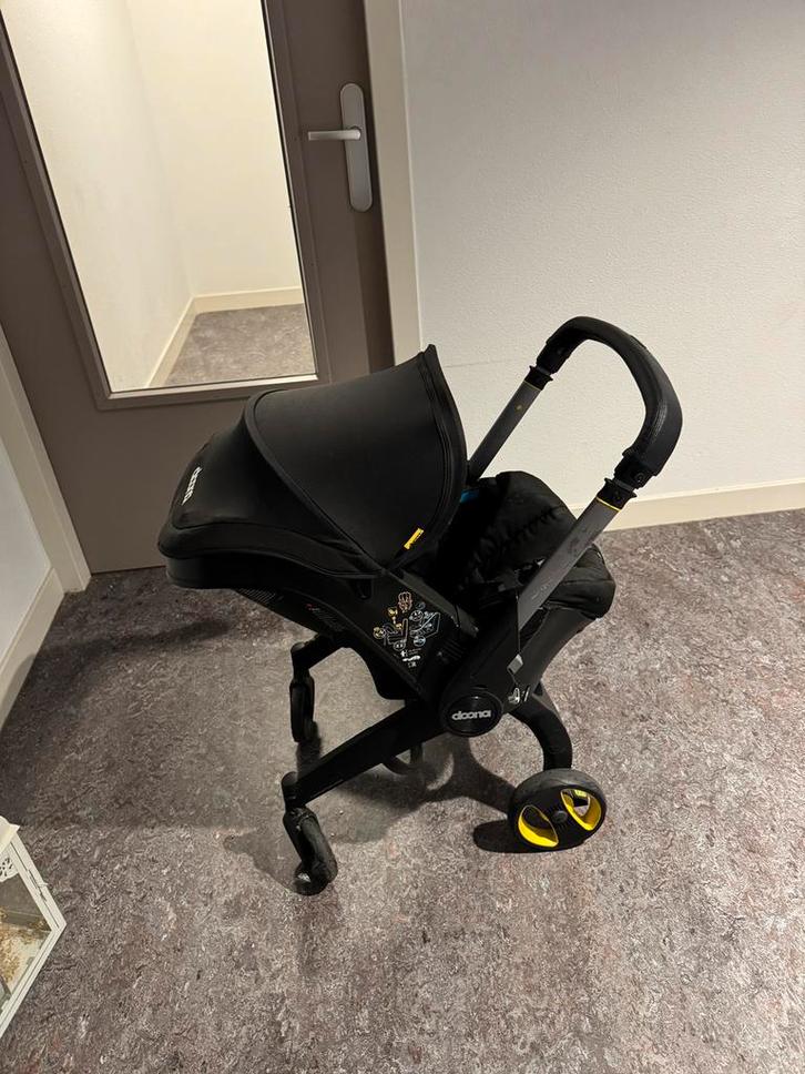 Doona i black, Kinderen en Baby's, Buggy's, Zo goed als nieuw, Ophalen of Verzenden