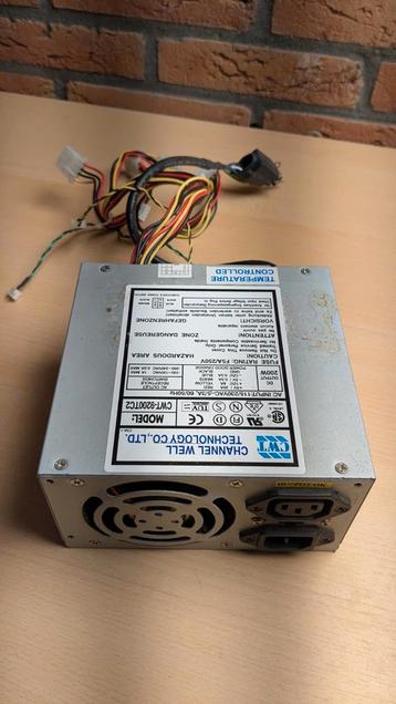 Oude PC Voeding - Type CWT-9200TC2 beschikbaar voor biedingen