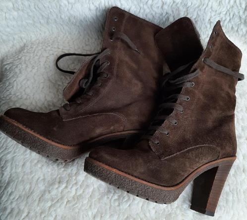 Bruin suede enkellaarsjes Fred de la Bretoniere mt 38, Kleding | Dames, Schoenen, Zo goed als nieuw, Lage of Enkellaarzen, Bruin