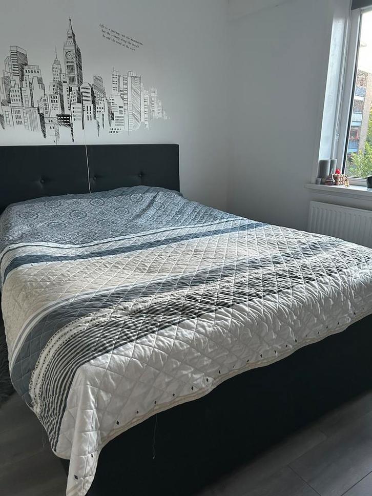 Moderne boxspring 140x200 – als nieuw! Slechts 3,5 jaar oud, Huis en Inrichting, Slaapkamer | Boxsprings, Zo goed als nieuw, 140 cm