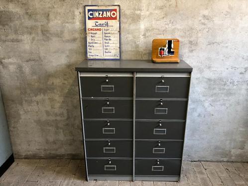Vintage metalen schoenenkast met 10 vakken met kleppen, Huis en Inrichting, Kasten | Schoenenkasten, Gebruikt, Ophalen
