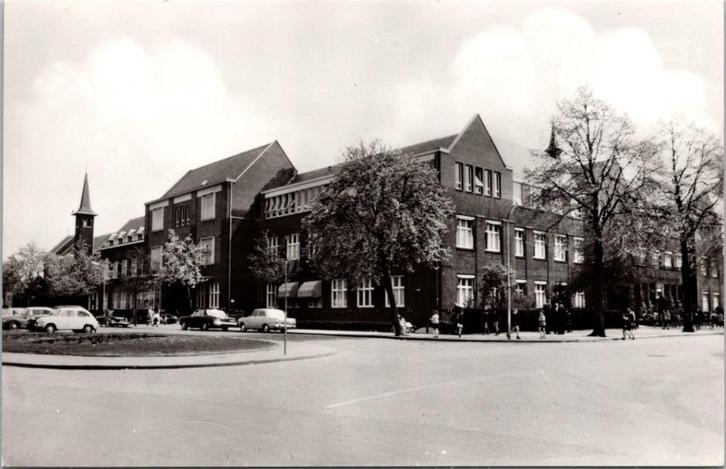Roermond - St. Laurentius Ziekenhuis Polikliniek Hoofdingang, Verzamelen, Ansichtkaarten | Nederland, Ongelopen, Limburg, 1960 tot 1980