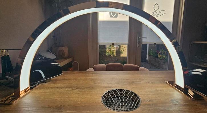 Eye catcher! Gouden booglamp met dimbaar daglicht, Huis en Inrichting, Lampen | Wandlampen, Zo goed als nieuw, Overige materialen