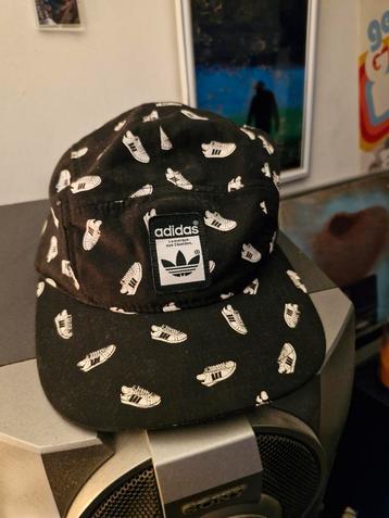 Adidas 5 Panel Cap SST S20397

 beschikbaar voor biedingen