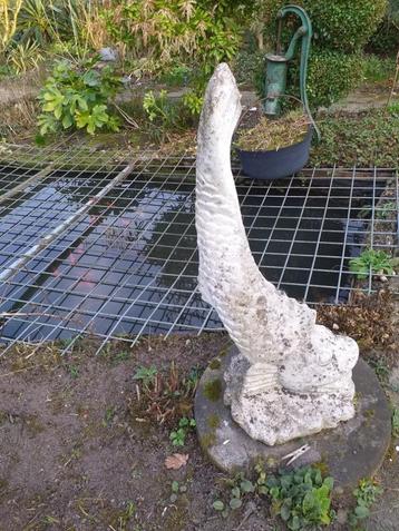 tuin ornament steen figuur van een grote zeemeermin beschikbaar voor biedingen