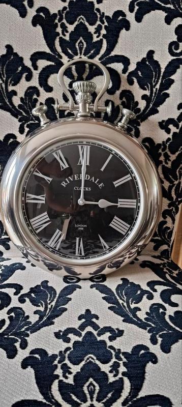 Kleine Riverdale wandklok  beschikbaar voor biedingen