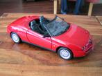 Alfa Romeo Spider - rood - schaal 1/18, Ophalen of Verzenden, Zo goed als nieuw, Auto, Maisto