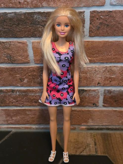Mattel Barbie Blonde 2015 in Pink Floral pop, Verzamelen, Poppen, Zo goed als nieuw, Pop, Ophalen of Verzenden