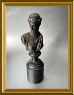 Oude buste op sokkel, Artemis, Diana, Griekse godin, Ophalen of Verzenden