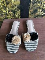 H&M slippers met pompons. Maat 38, Ophalen of Verzenden, Zo goed als nieuw