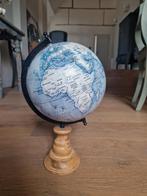 Wereldbol op houten voet., Ophalen of Verzenden