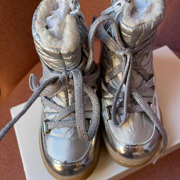 Nieuwe zilveren snowboots maat 24 beschikbaar voor biedingen