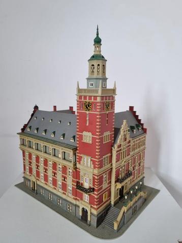 Kibri 38381 stadhuis van 'Leer'.