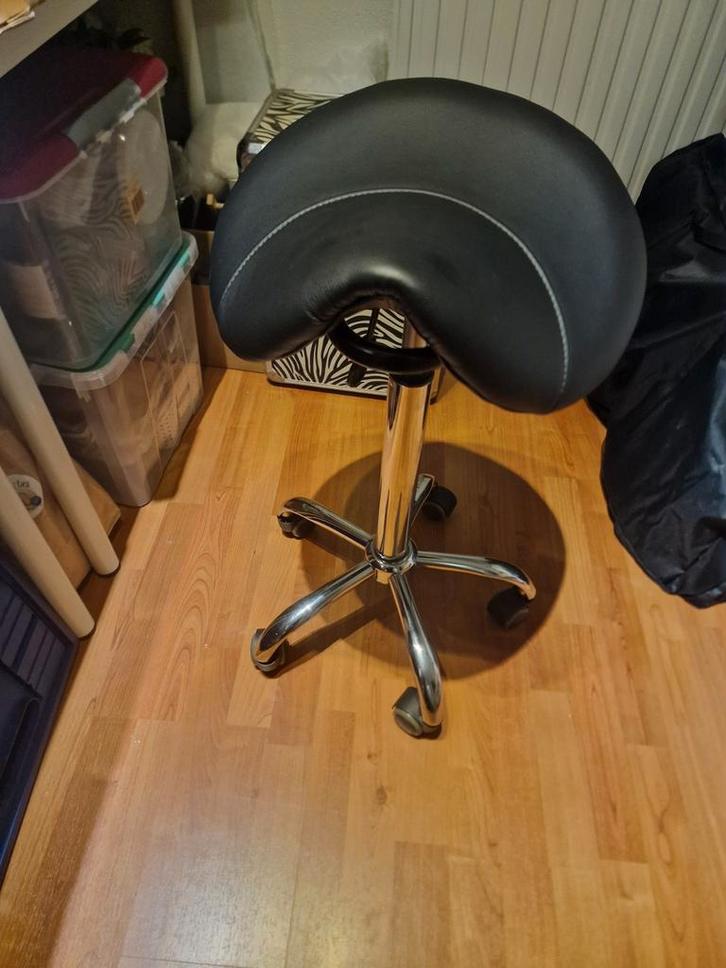 Zadelkruk met wielen, Huis en Inrichting, Krukjes, Zo goed als nieuw, In hoogte verstelbaar, Ophalen of Verzenden